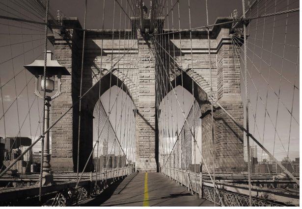 Walk Way Brooklyn Bridge NYC - Køb flot fototapet med en gangbro i New York