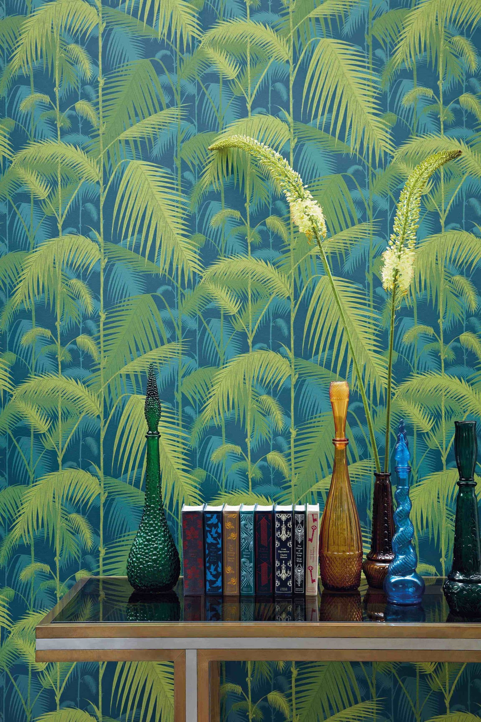 Palm Jungle - Blå-grøn tapet med palmeblade i lys grøn Cole & Son 112/1002