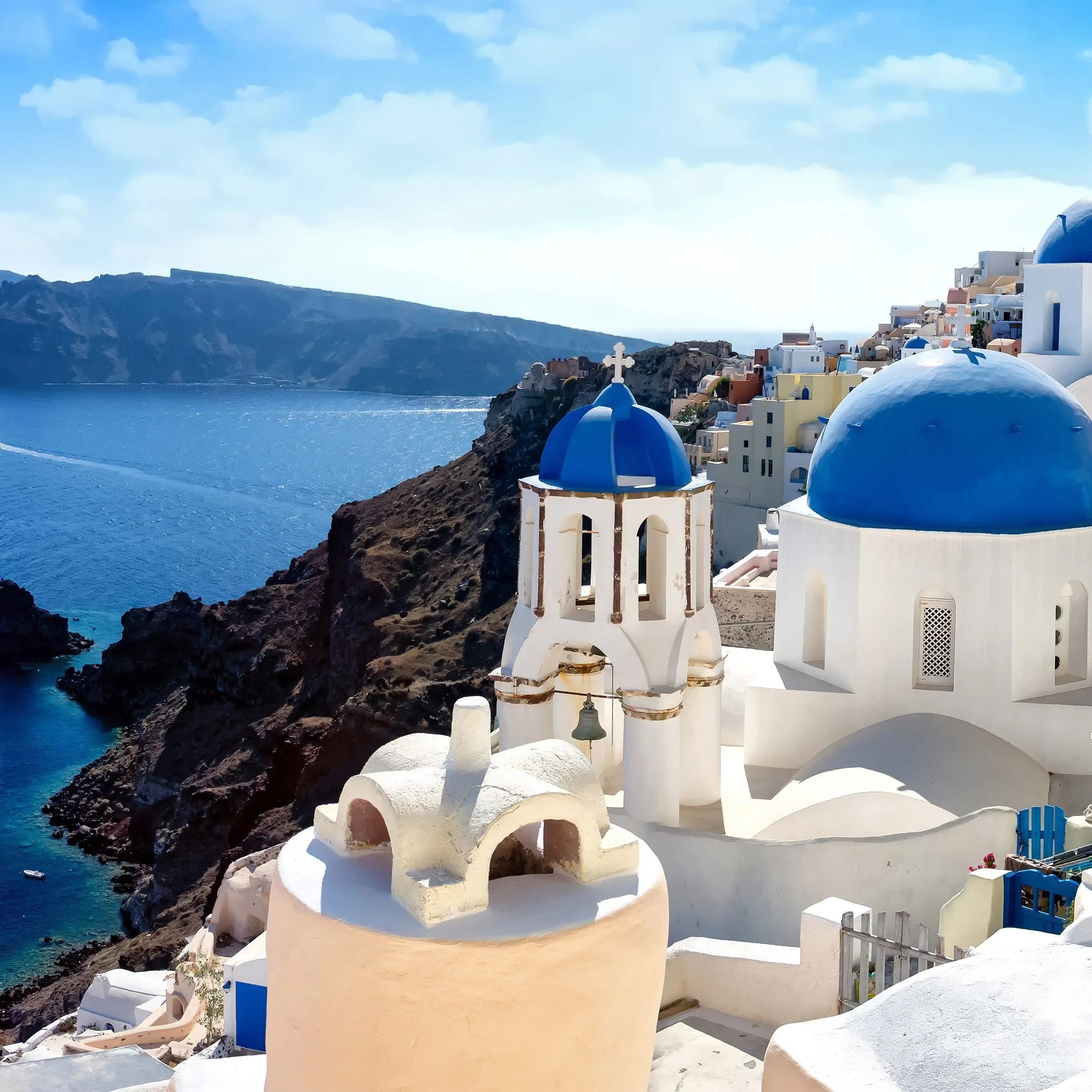 Billede 2 af Fototapet - Blå og hvide bygninger i Santorini, Grækenland ved havet