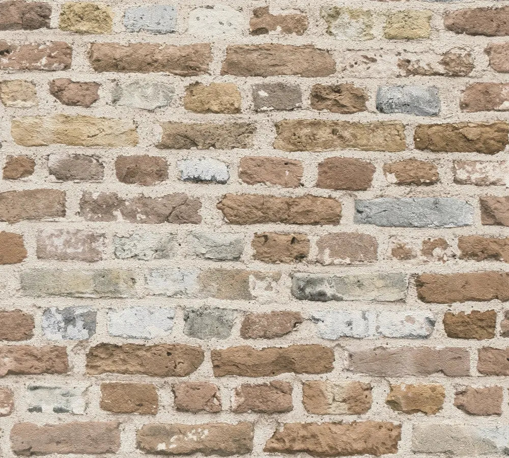 Detaljeret nærbillede af Brickwork Pulse - Stone tapet med naturtro murstensdesign i forskellige toner af beige, brun og grå.