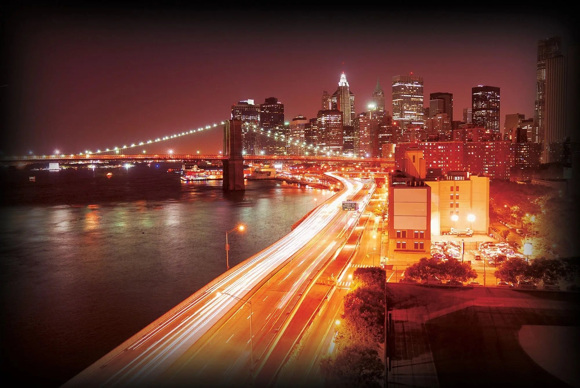 Billede 1 af Fototapet - Brooklyn Bridge med belysning om natten i New York