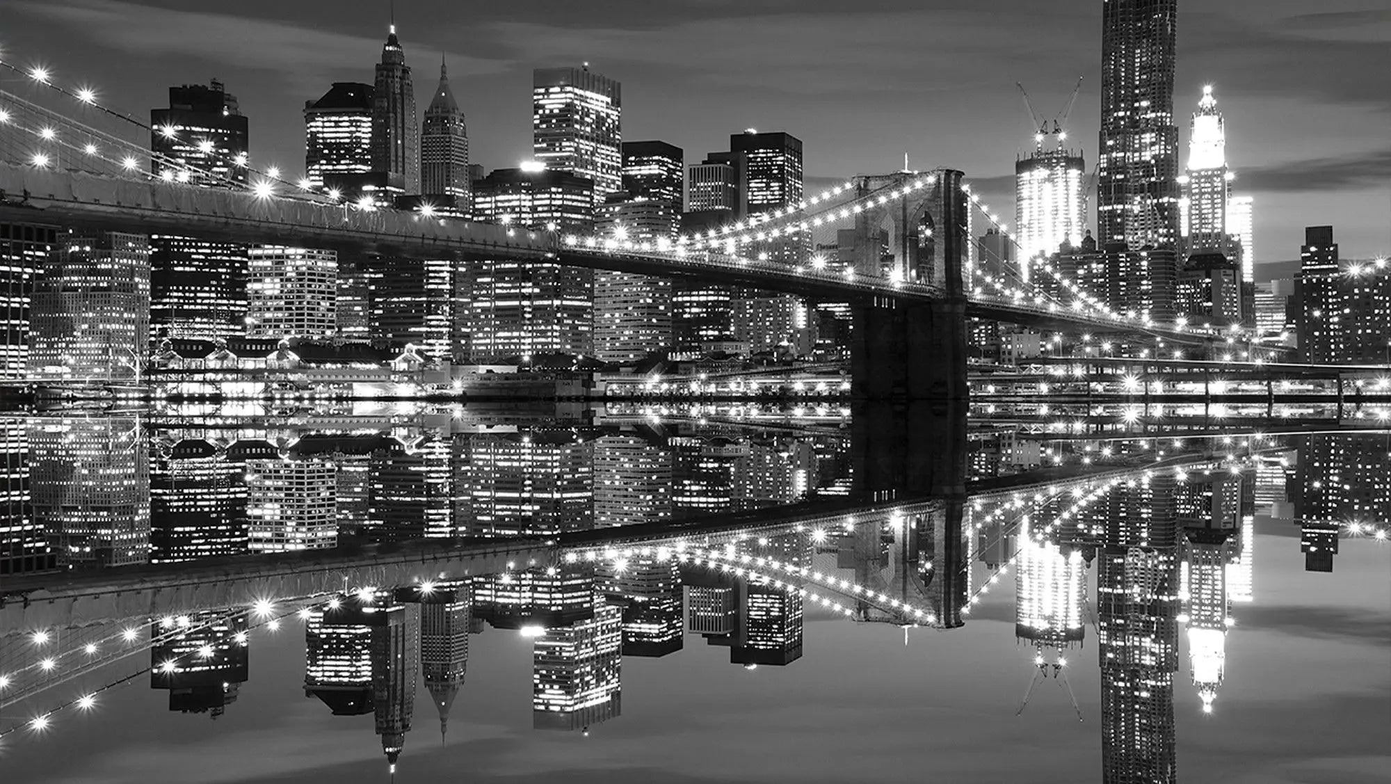 Billede 1 af Fototapet - Brooklyn Bridge med Manhattan skyline om natten i sort-hvid