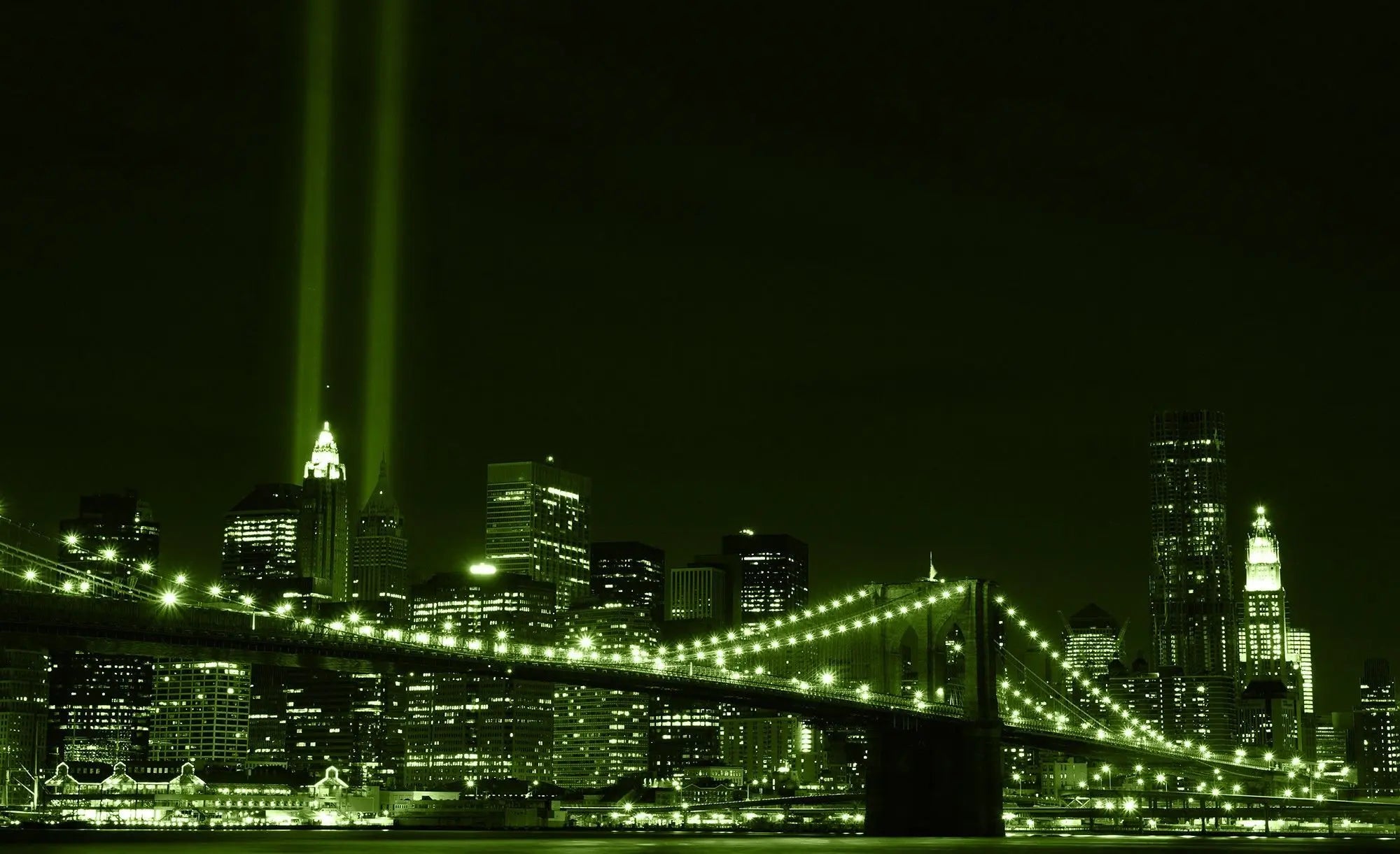 Billede 1 af Fototapet - Brooklyn Bridge og lysstråler om natten i New York