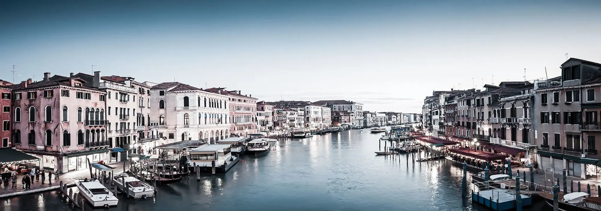 Billede 12 af Fototapet - Canal Grande i Venedig med både og farverige bygninger