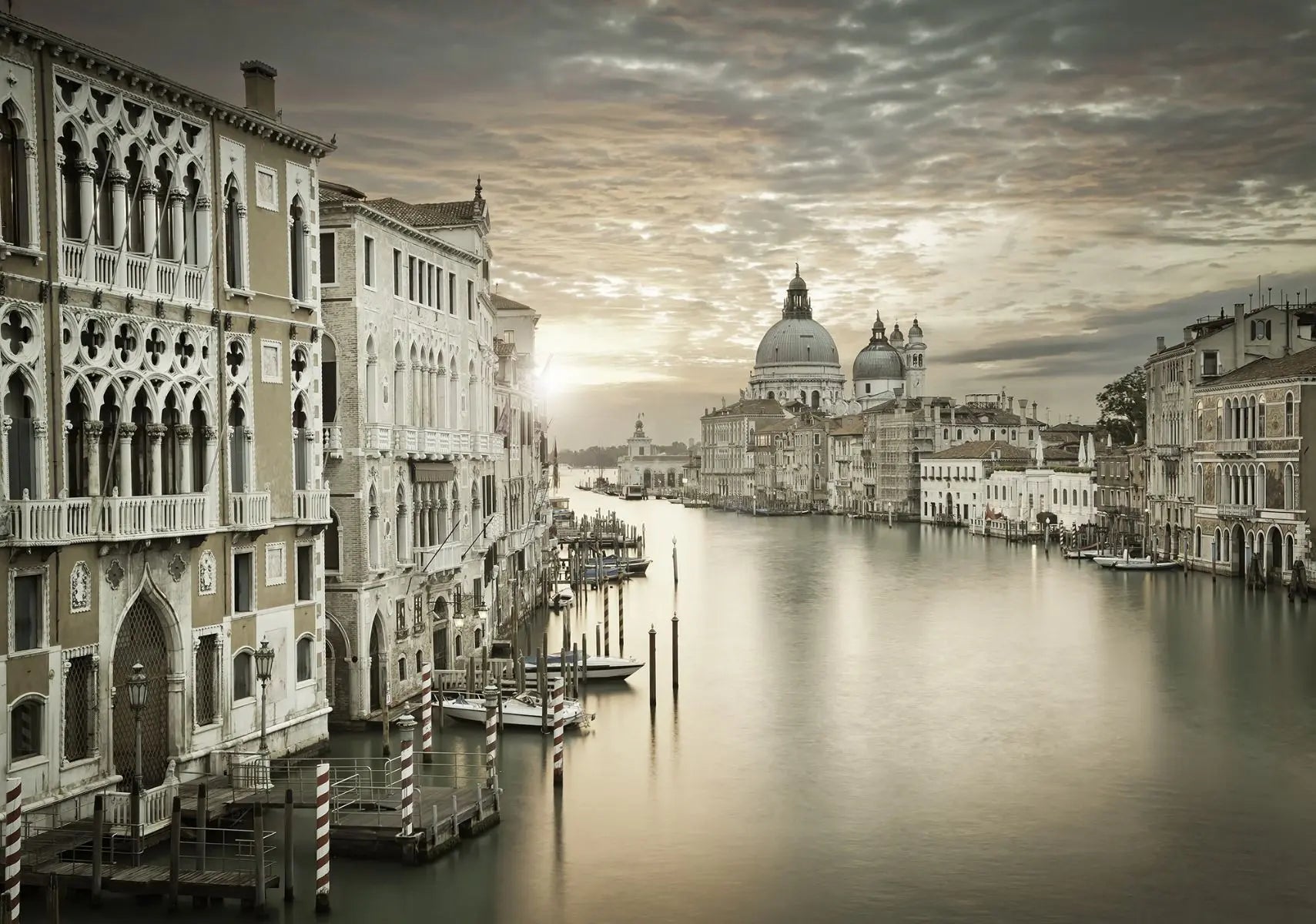 Billede 1 af Fototapet - Canal Grande med Santa Maria della Salute i Venedig