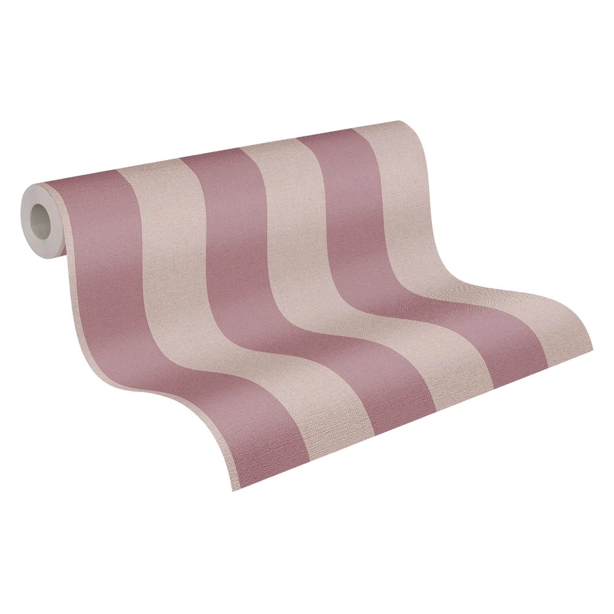 Rulle af tapet Coastal Stripes: Sunset Blush med brede, lodrette striber i lyserød og beige viste udrullet.