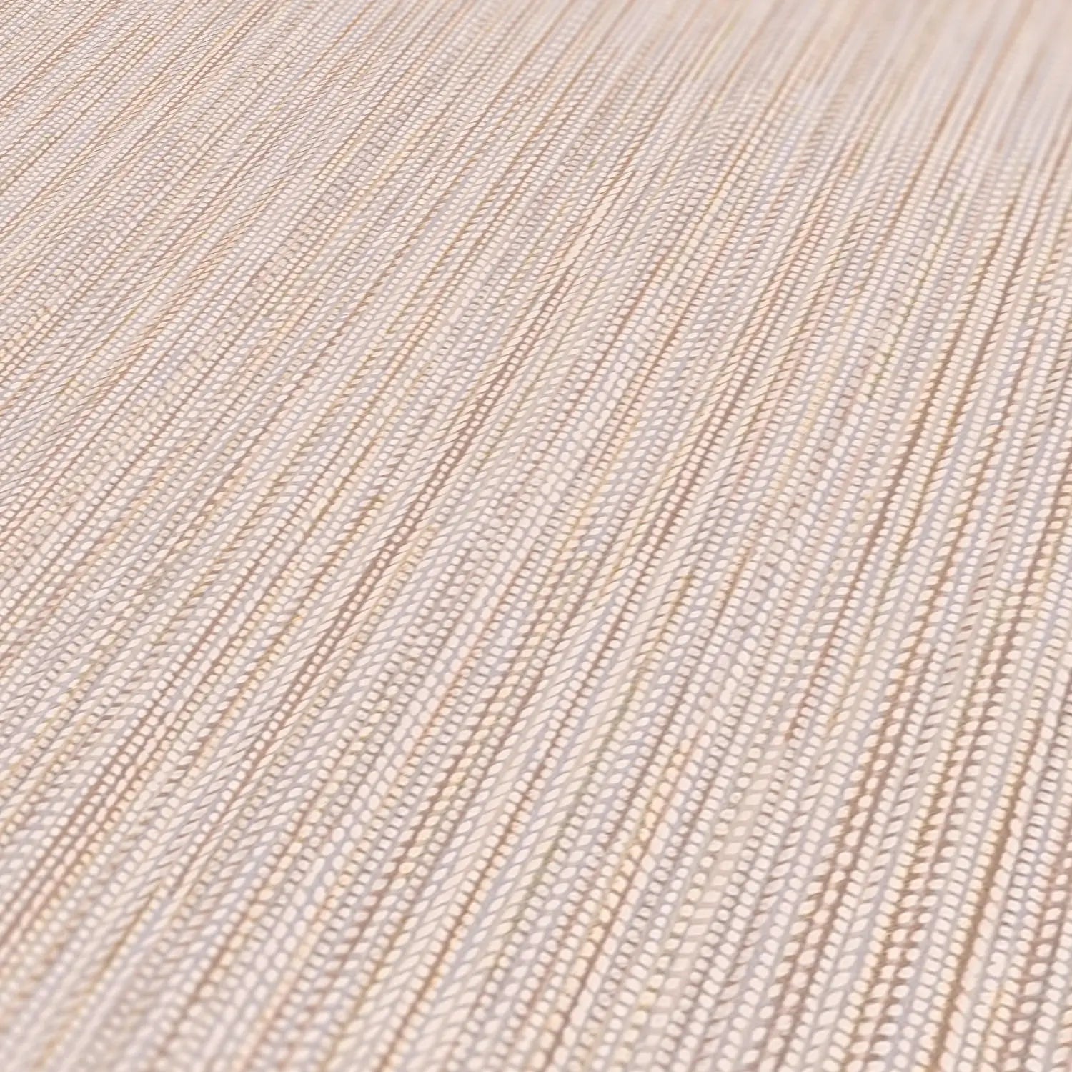 Detalje i Linear Essence - Sandstone tapet, der viser de subtile linjer og strukturer i designet.