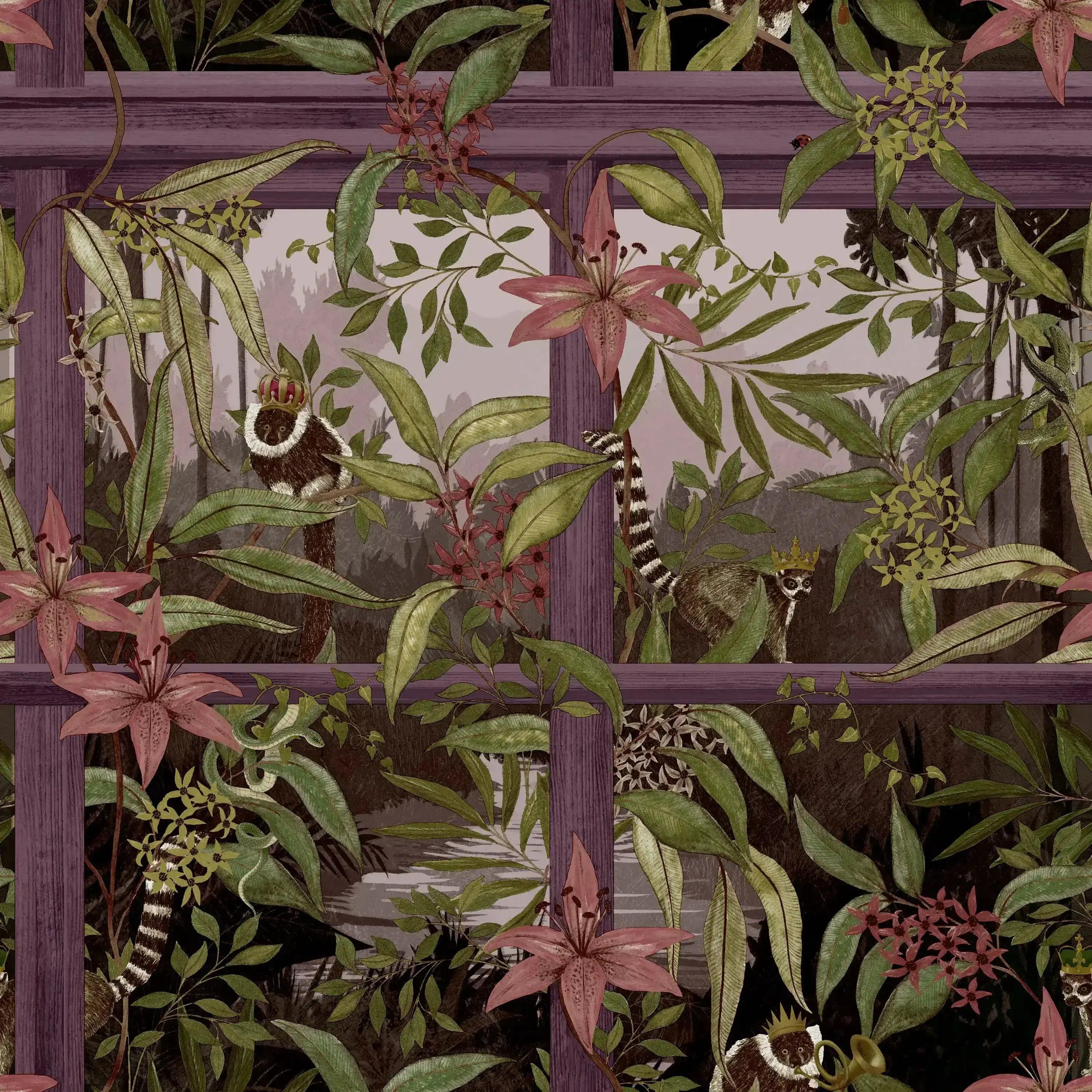 Illustration af Comoro - Plum tapet med detaljerede blomster og dyremotiver i lilla og grønne nuancer.