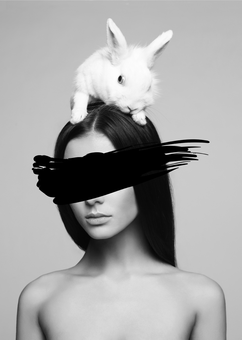 Model with white bunny sort-hvid plakat 50X70cm. - Fotokunst til stuen