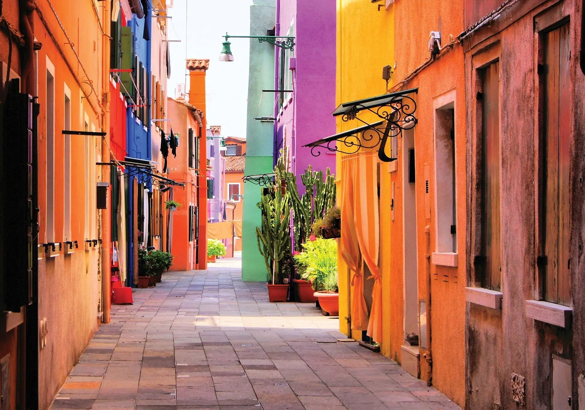 Billede 1 af Fototapet - Farverig gyde med malede huse på Burano i Italien