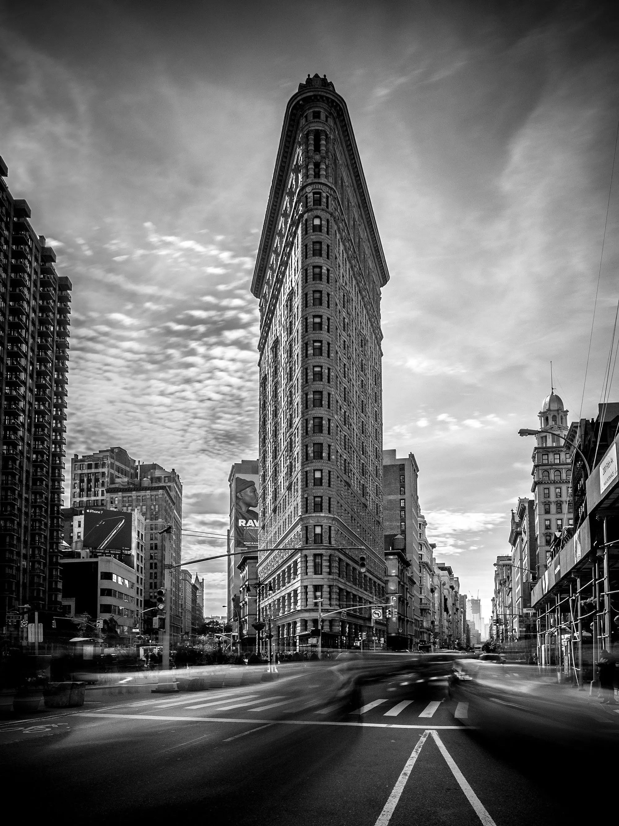 Billede 1 af Fototapet - Flatiron Building New York i sort-hvid