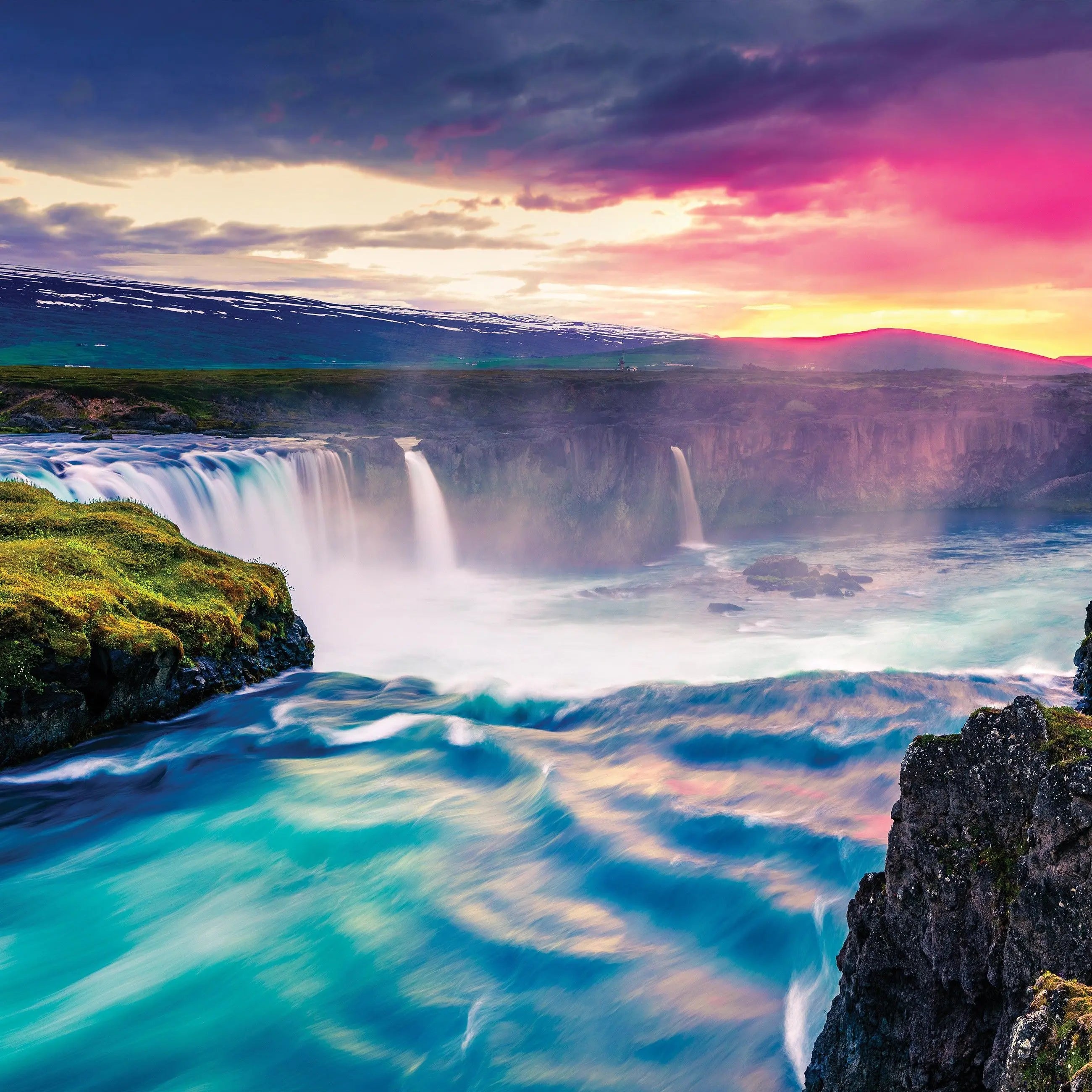 Billede 15 af Fototapet - Goðafoss Vandfald i Island med Farverig Himmel