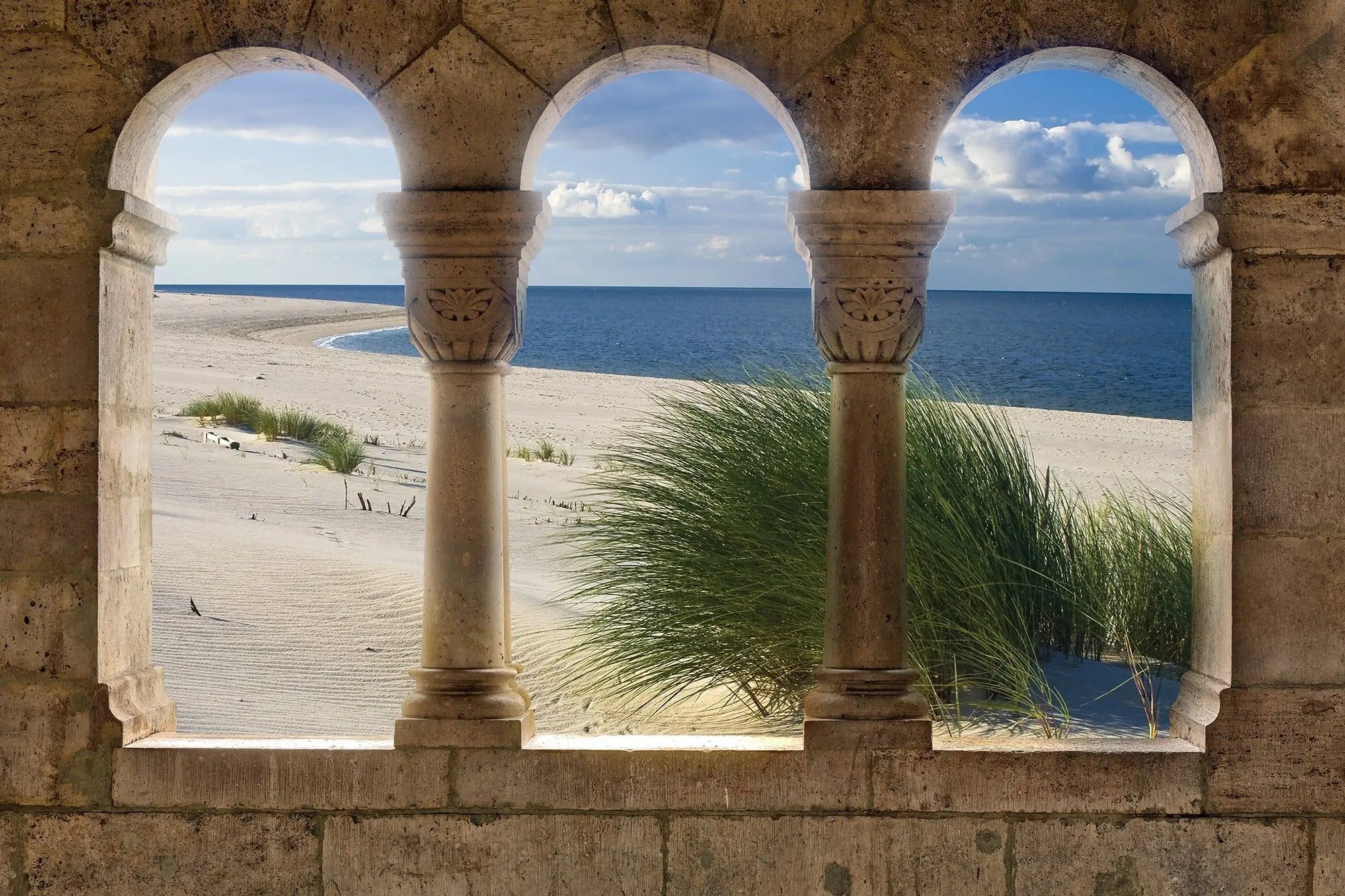 Billede 1 af Fototapet - Havudsigt gennem tre stenbuer med sand og strandgræs