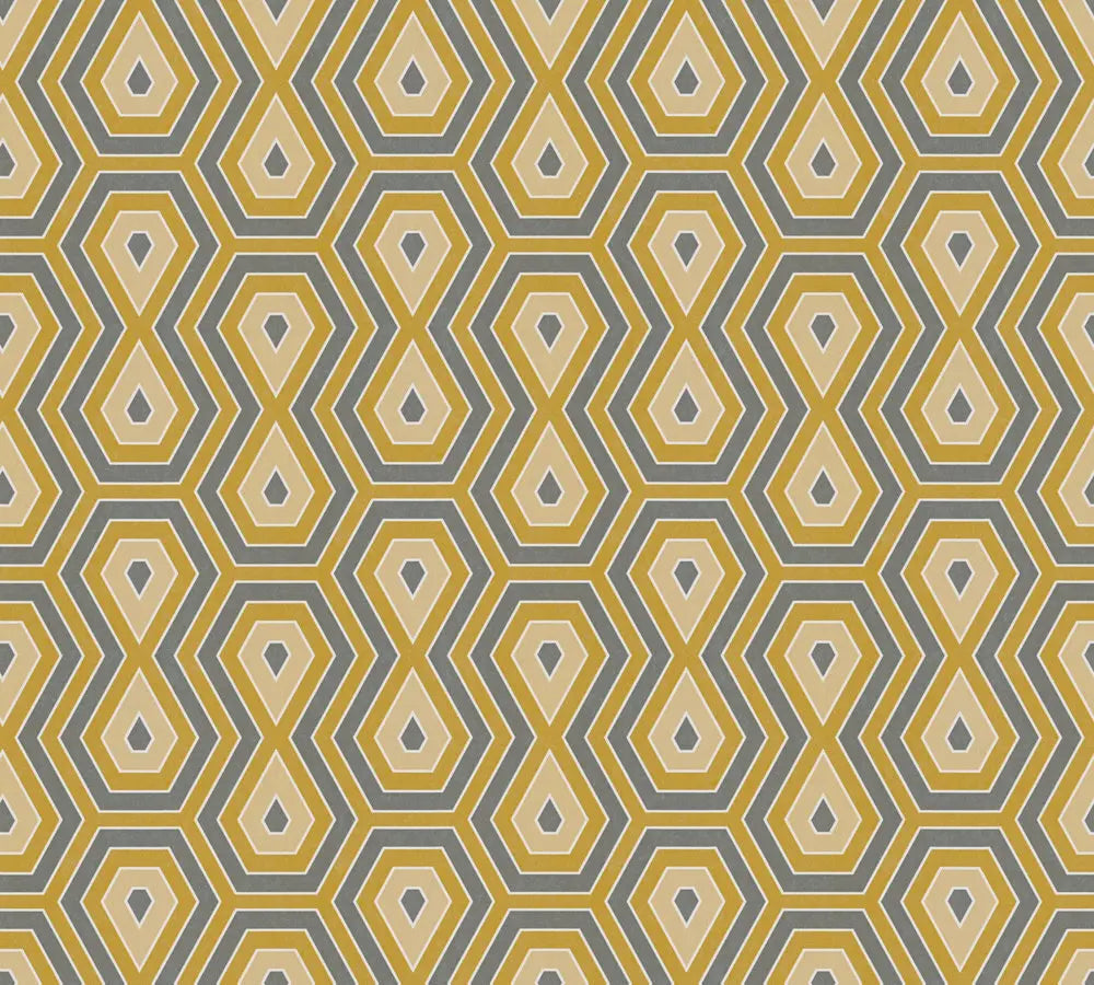 Et geometrisk tapetdesign kaldet Jungle Geometry - Mustard med gentagende mønster i gule og grå nuancer.