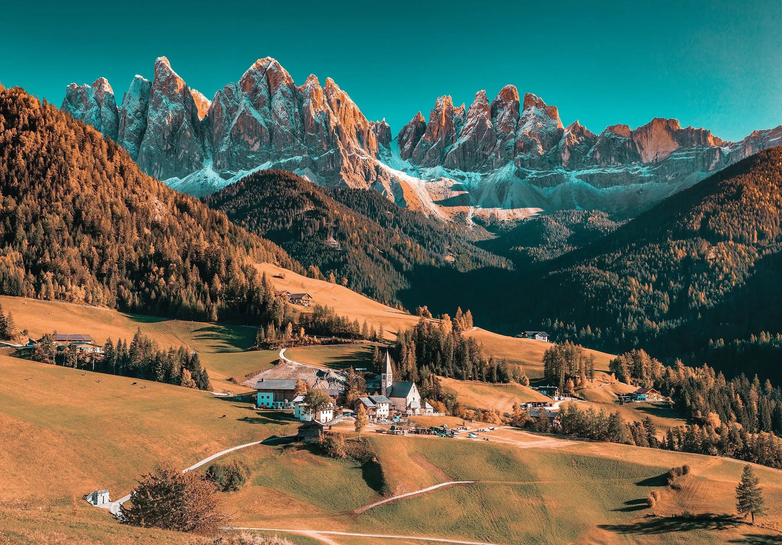 Billede 8 af Fototapet - Landsby i dal med Dolomitterne i Sydtyrol, Italien