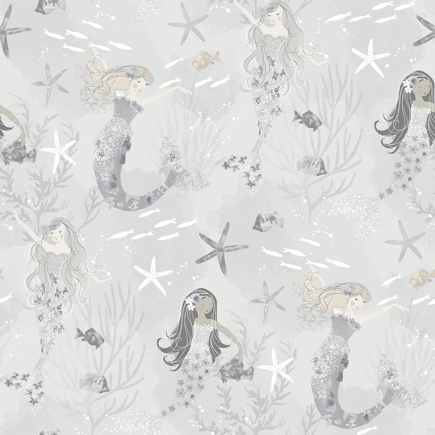 Nærbillede af Mermaid Mysteries - Pearl Grey tapet fra Nicetapet.dk, med detaljerede illustrationer af havfruer, søstjerner, fisk og havplanter.