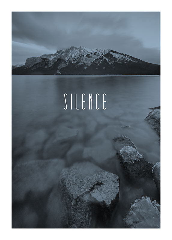 Silence plakat- Køb plakat med bjerge og sø