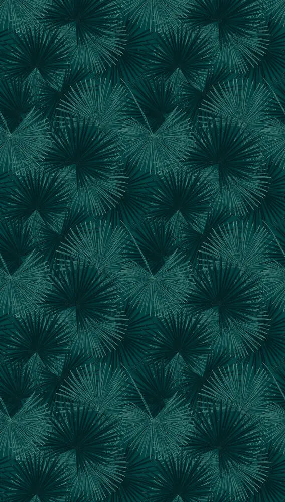 Abstrakt billede af tapetdesign 'Palm Shadows - Emerald' med smukke palmeskulpturer i en dyb grøn farve.