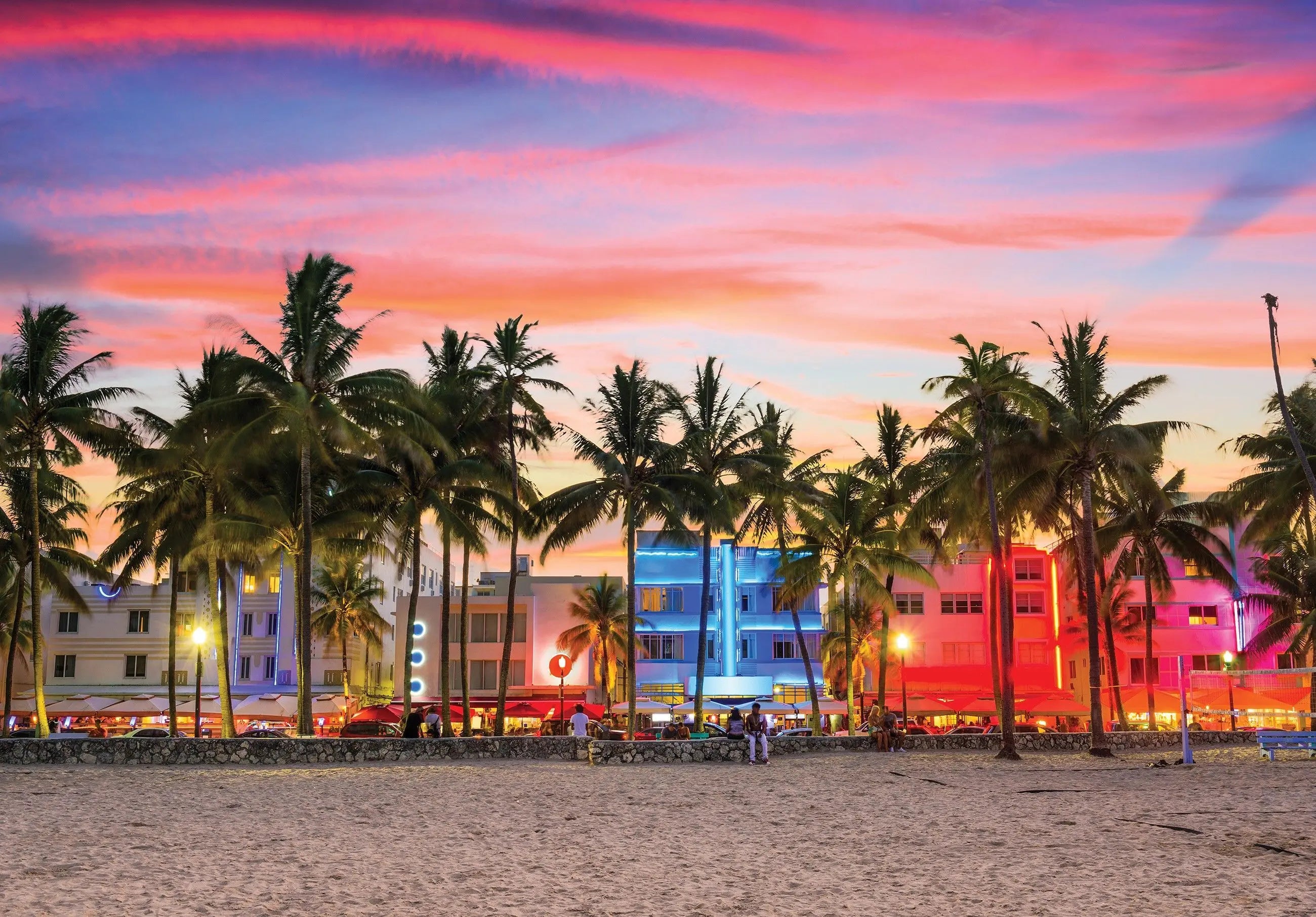 Billede 1 af Fototapet - Palmer og pastelfarvede bygninger ved stranden i Miami Beach