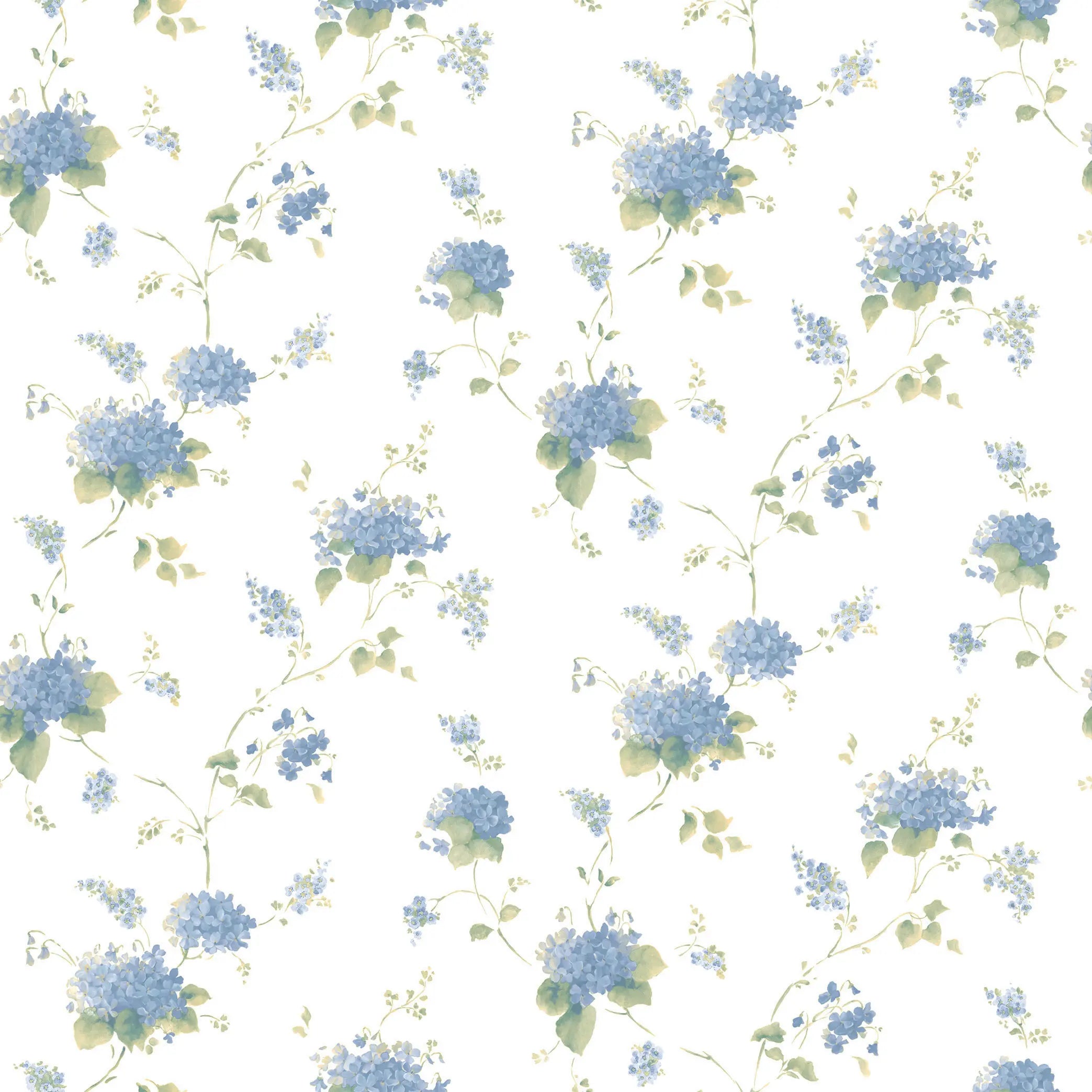 Petal Elegance - Serene Blue tapet med delikat blå blomsterdesign og grønne blade på en hvid baggrund.