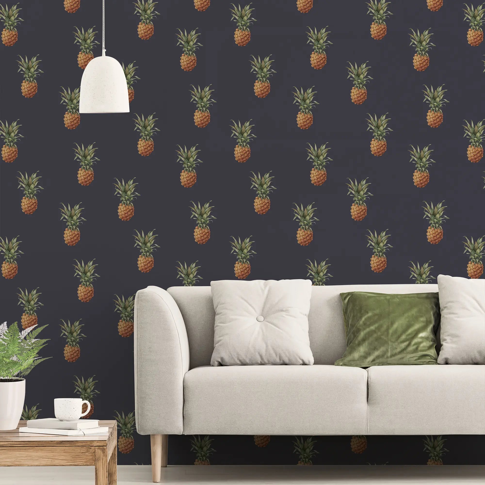 Stue med tapet med ananas mønster. Pineapple Feast - Midnight design fra Nicetapet.dk dekoreret med grønne ananas på mørk baggrund.