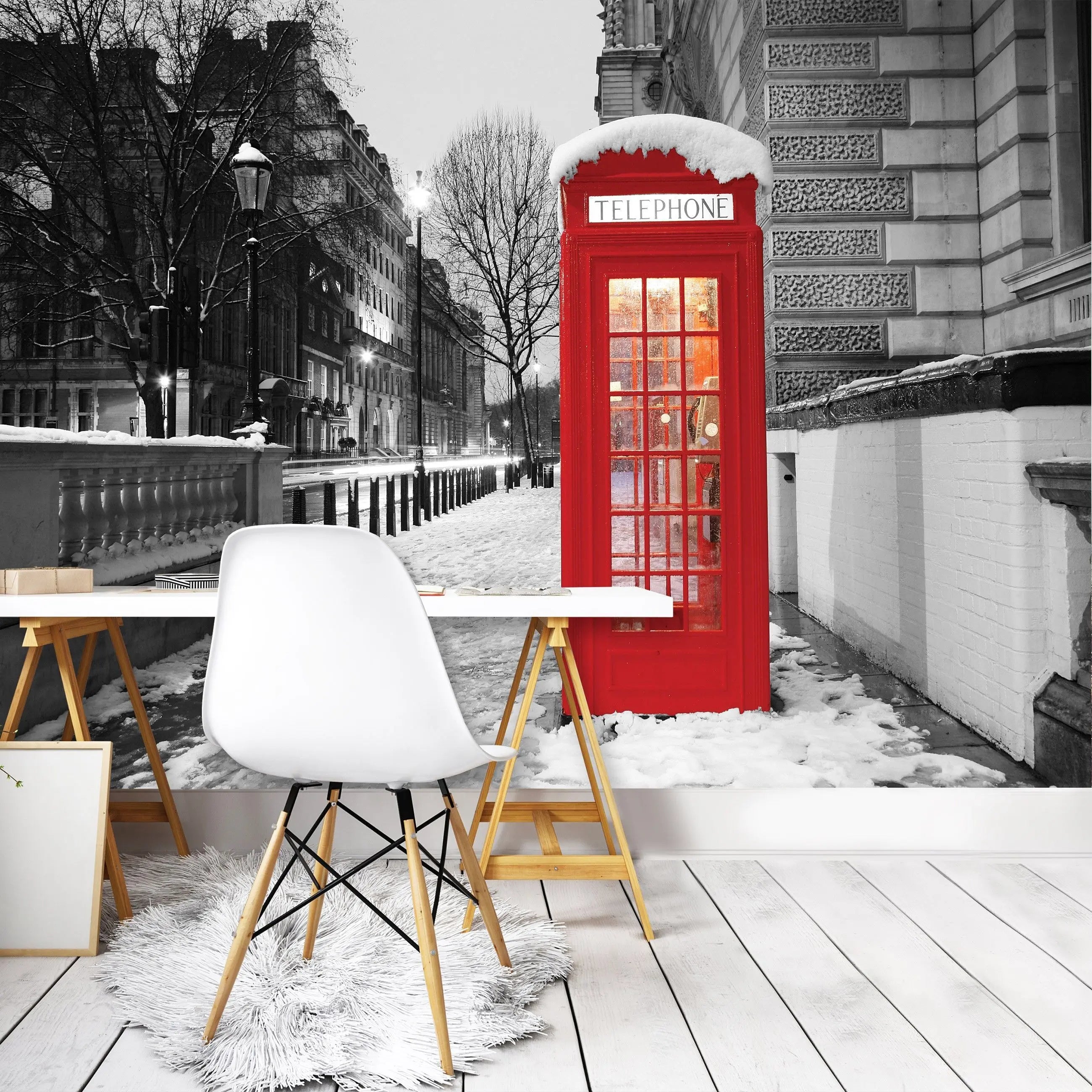 Billede 8 af Fototapet - Rød telefonboks i snedækket gade i London