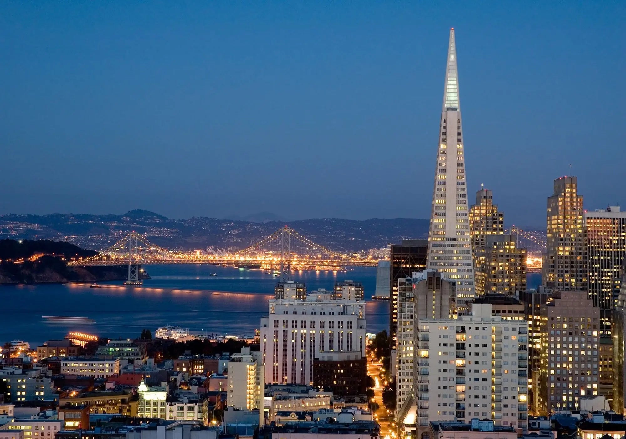 Billede 1 af Fototapet - San Francisco skyline med Transamerica-pyramiden og Bay Bridge om natten