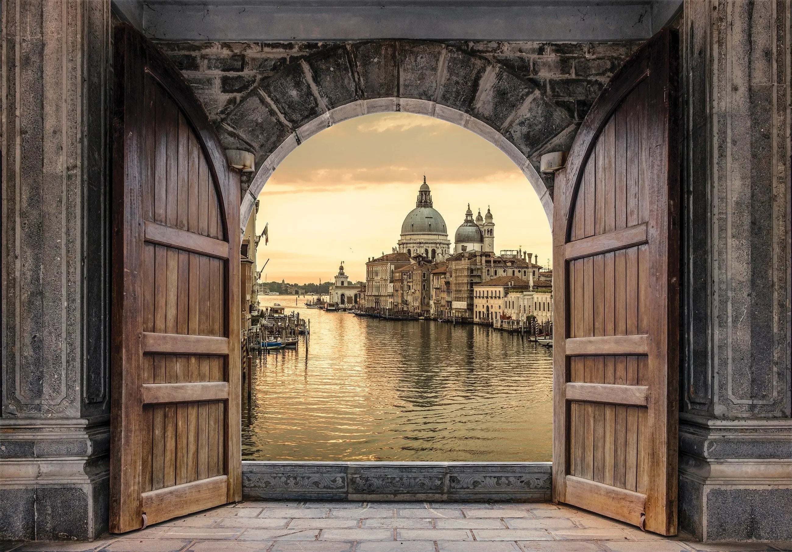 Billede 1 af Fototapet - Santa Maria della Salute i Venedig set gennem bue