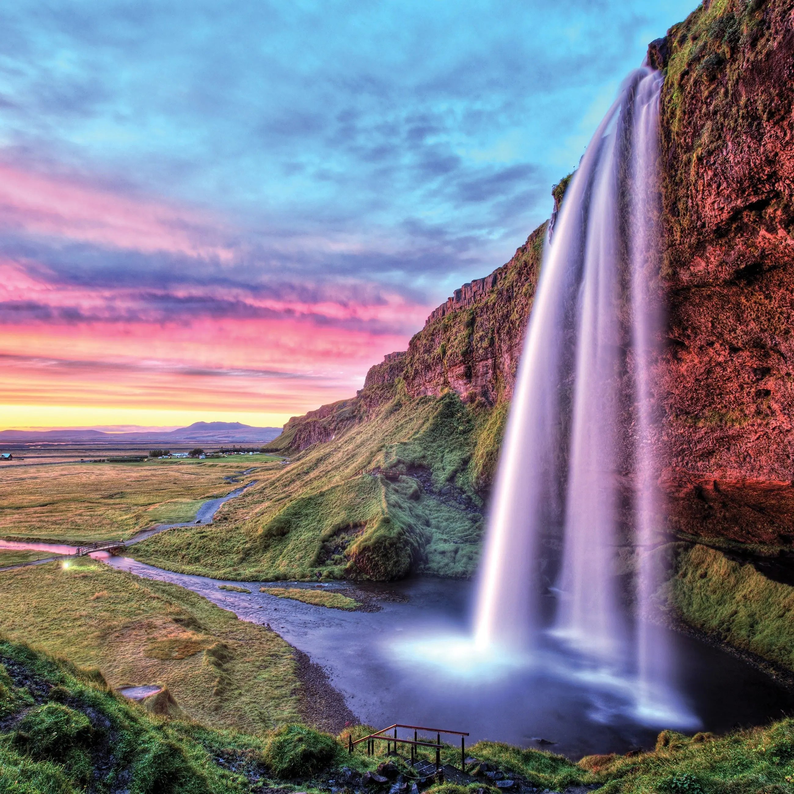 Billede 15 af Fototapet - Seljalandsfoss vandfald med farverig solnedgang i Island