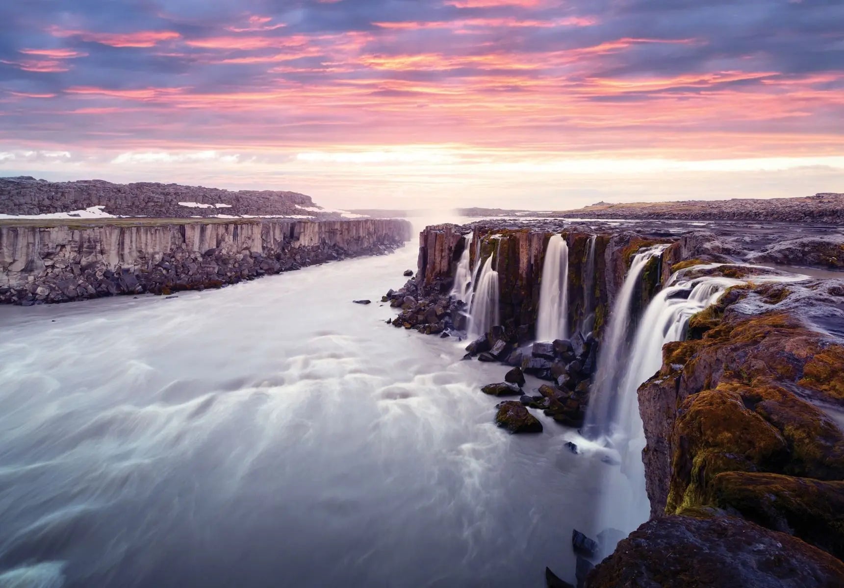 Billede 1 af Fototapet - Seljalandsfoss vandfald med lyserød solnedgang på Island