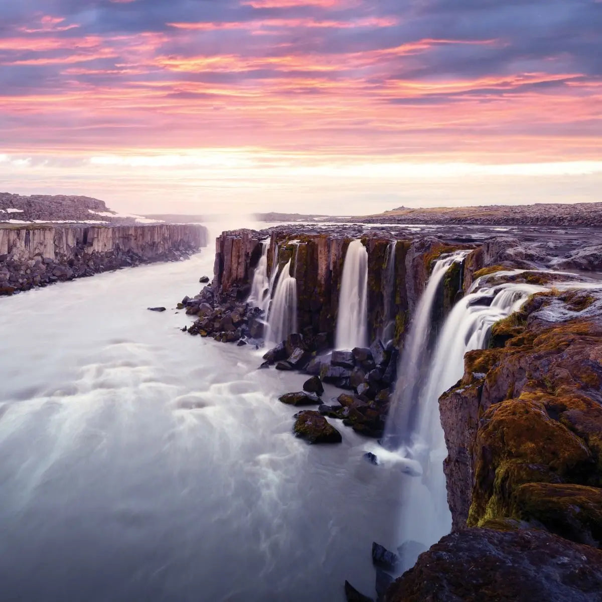 Billede 7 af Fototapet - Seljalandsfoss vandfald med lyserød solnedgang på Island