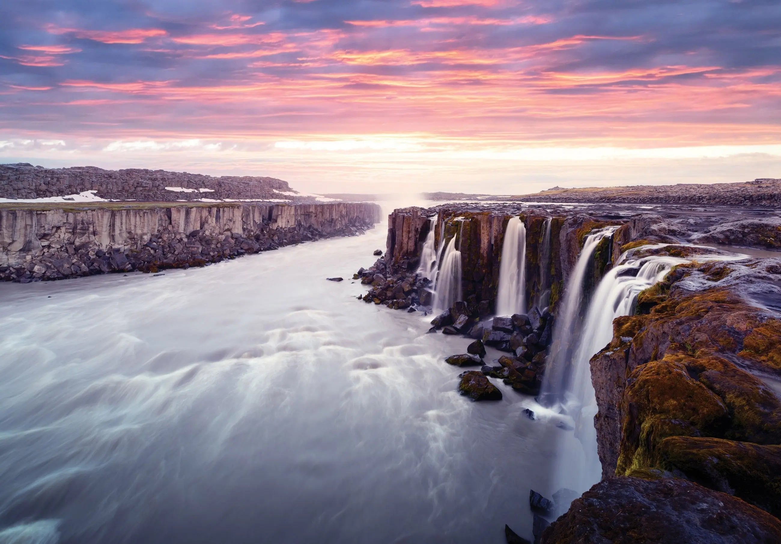 Billede 8 af Fototapet - Seljalandsfoss vandfald med lyserød solnedgang på Island