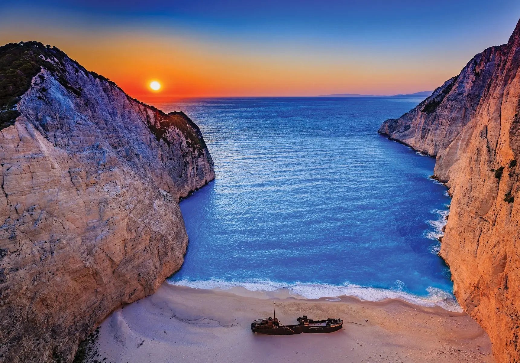 Billede 1 af Fototapet - Skibsvrag på Navagio-stranden ved solnedgang, Zakynthos, Grækenland