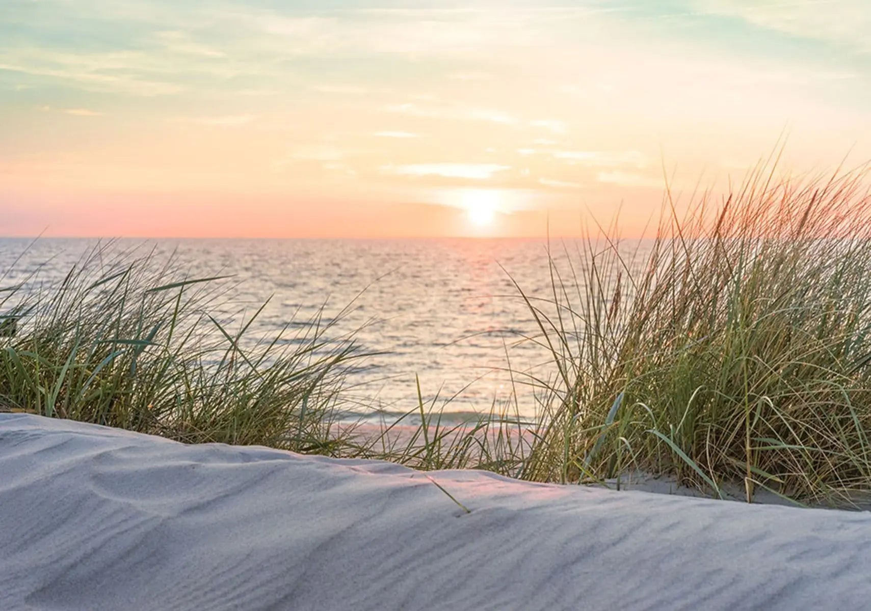 Billede 1 af Fototapet - Solnedgang over havet med klitter og marehalm