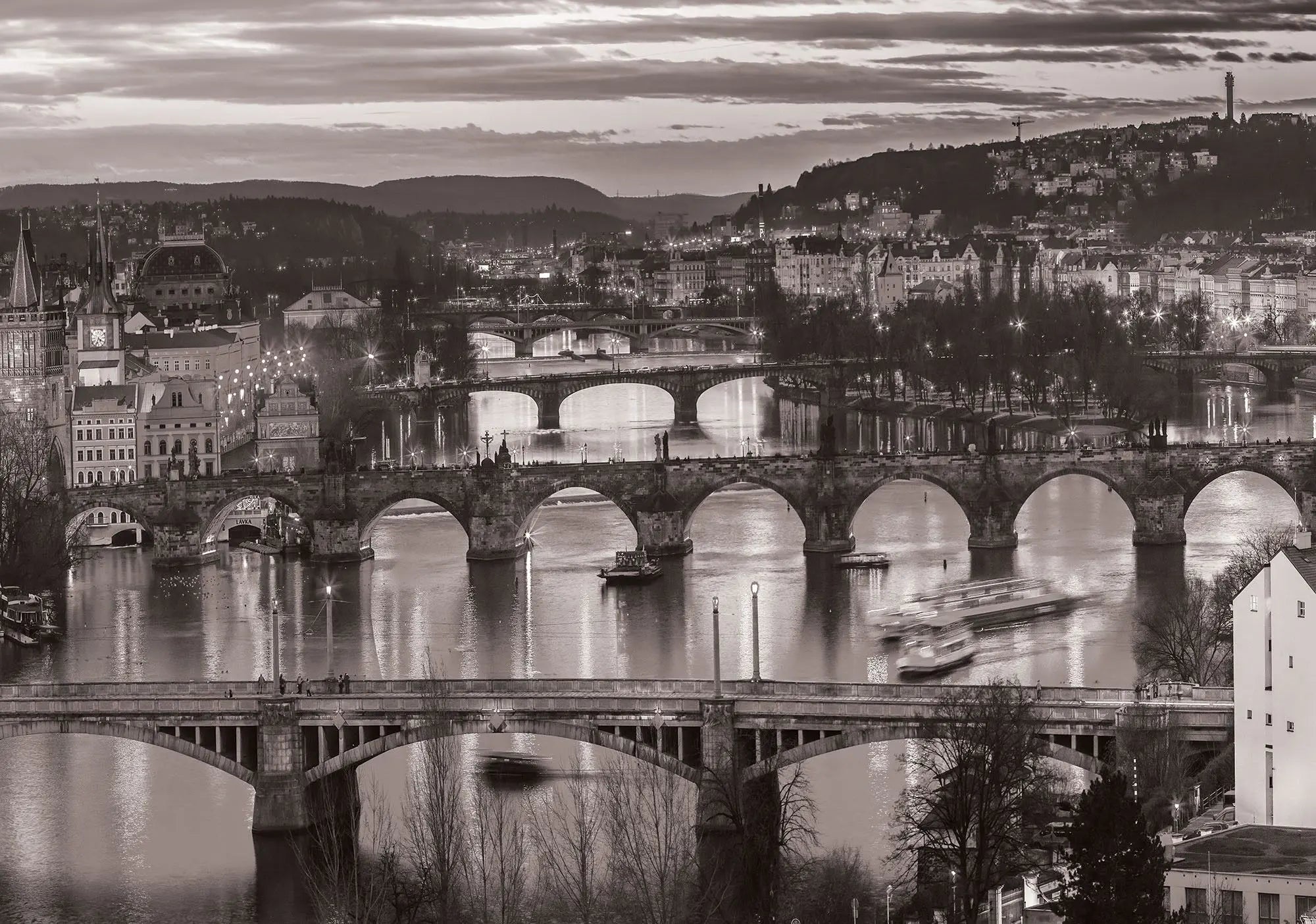 Billede 1 af Fototapet - Sort-hvid panorama med Karlsbroen i Prag