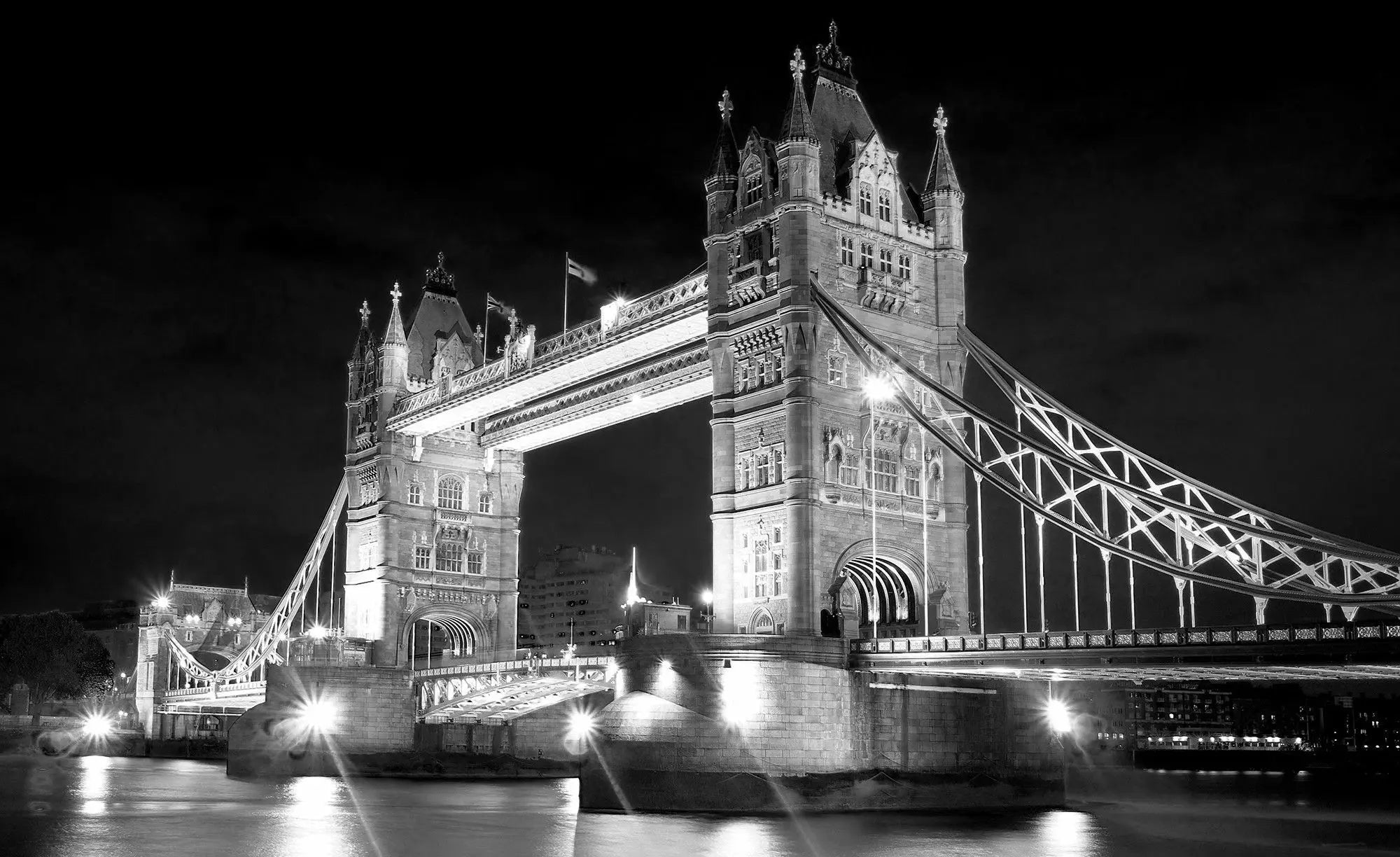 Billede 1 af Fototapet - Sort-hvidt Tower Bridge om natten i London