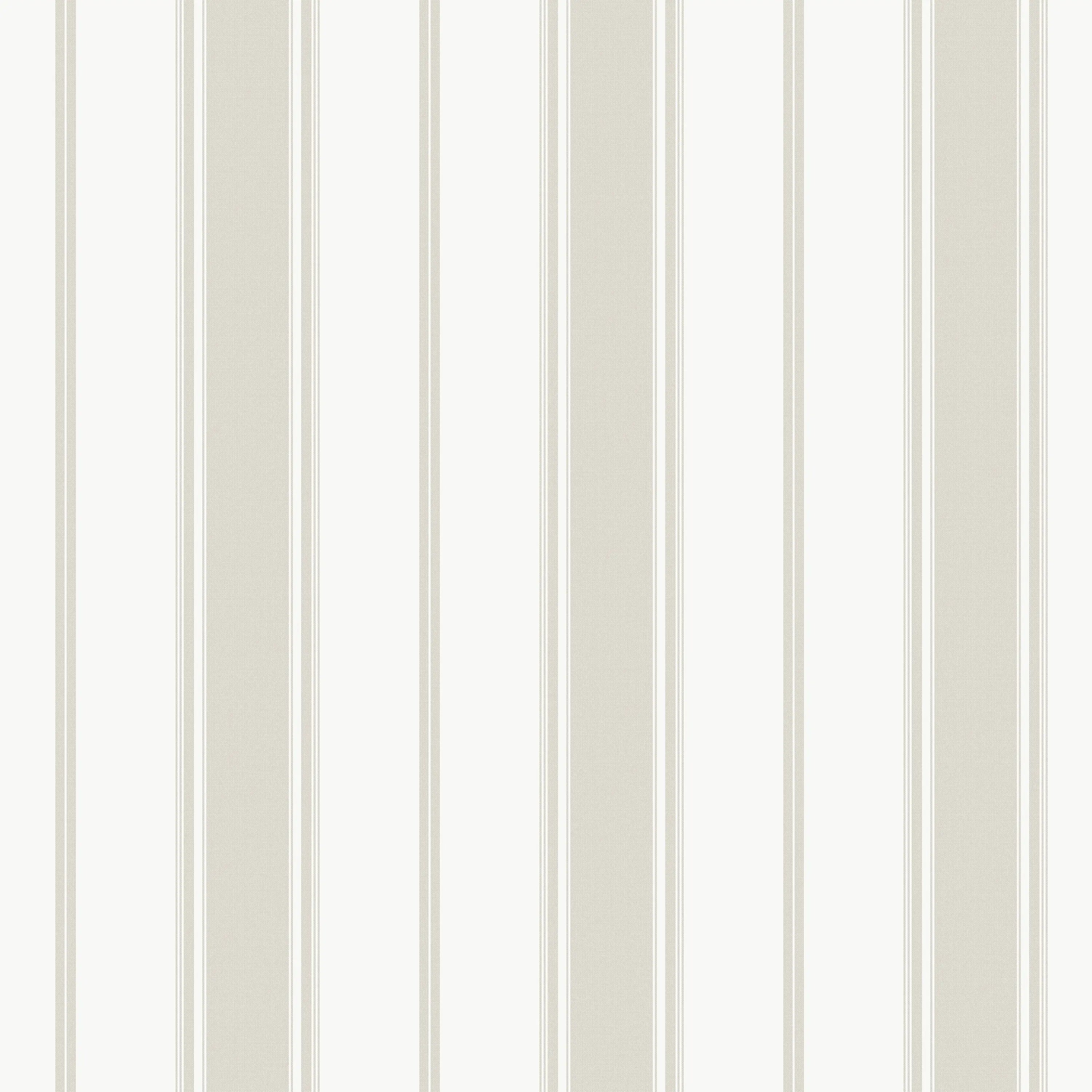 Tapet med lodrette striber i lyse og creme nuancer, Refined Lines - Cream fra Nicetapet.dk.