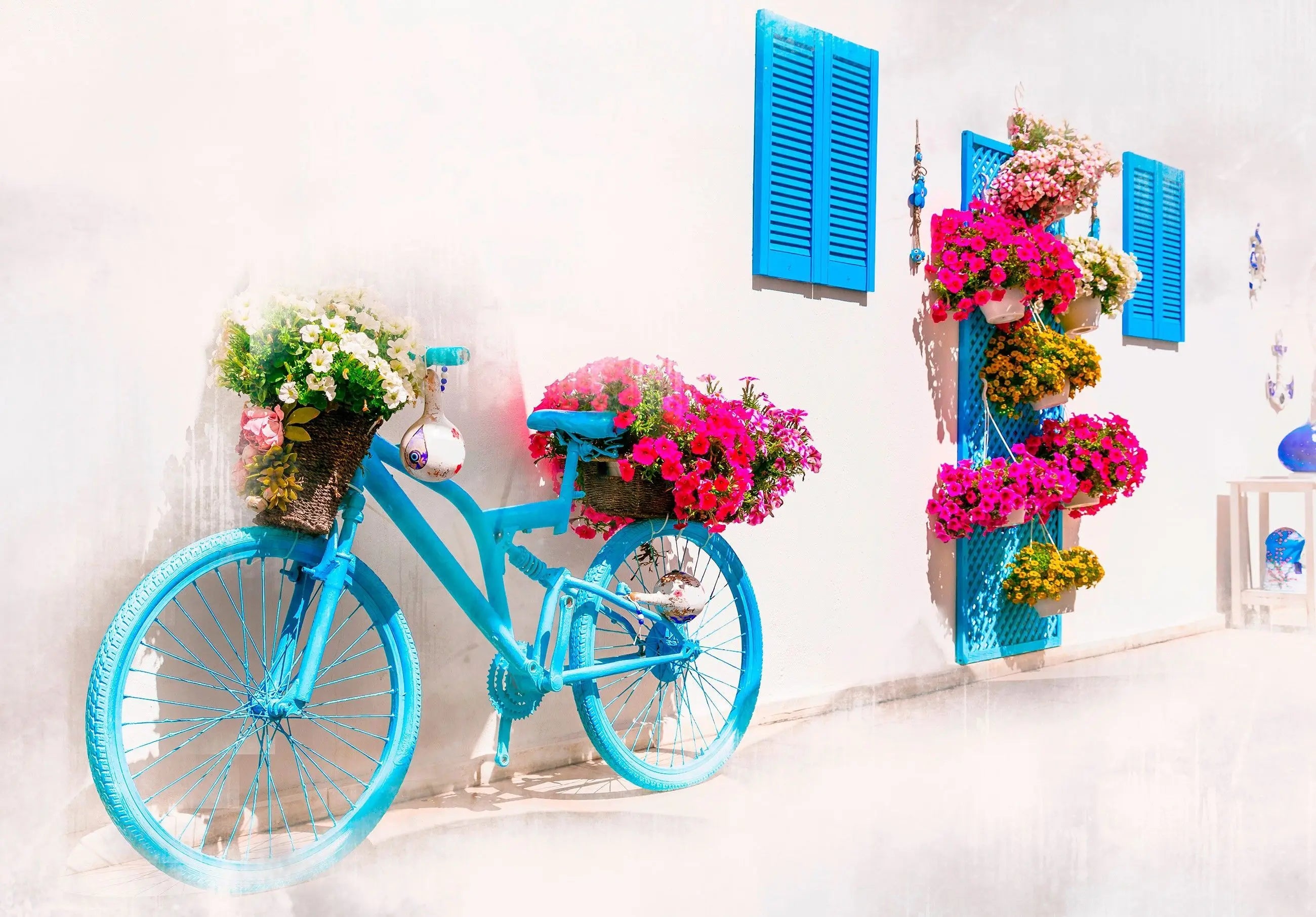 Billede 6 af Fototapet - Turkis cykel med blomsterkurv på hvid mur