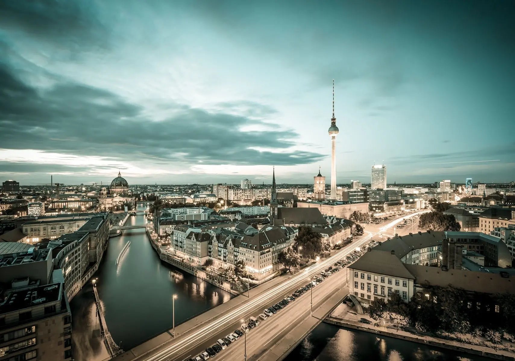 Billede 1 af Fototapet - TV-tårnet og bylandskab i Berlin ved aften