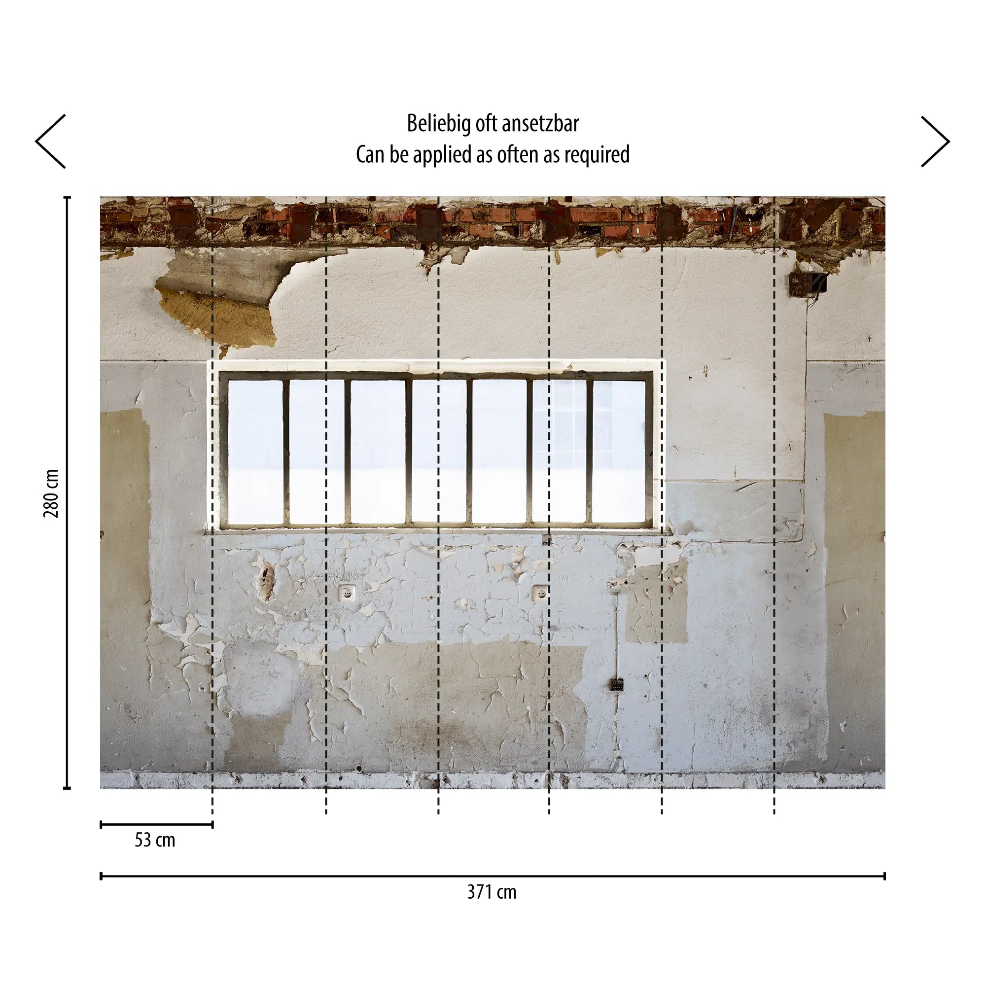 Billedet viser mål og detaljer af et vægdesign med forfaldent murværk og vinduer, med mål i centimeter angivet. Produktnavn: Urban Decay hos Nicetapet.dk.