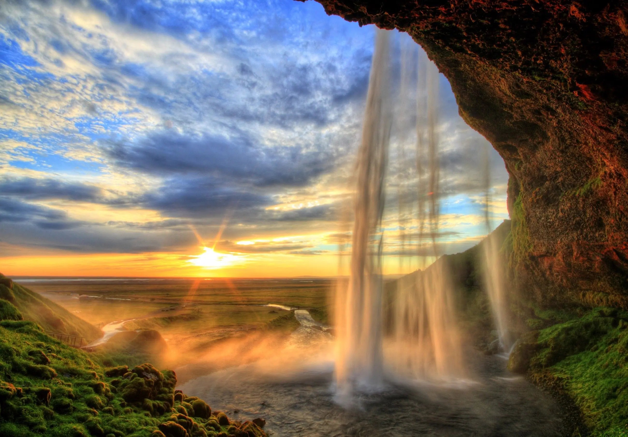 Billede 2 af Fototapet - Vandfaldet Seljalandsfoss Island ved solnedgang